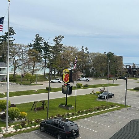 Super 8 By Wyndham Bridgeview Of Маккино Сити Экстерьер фото