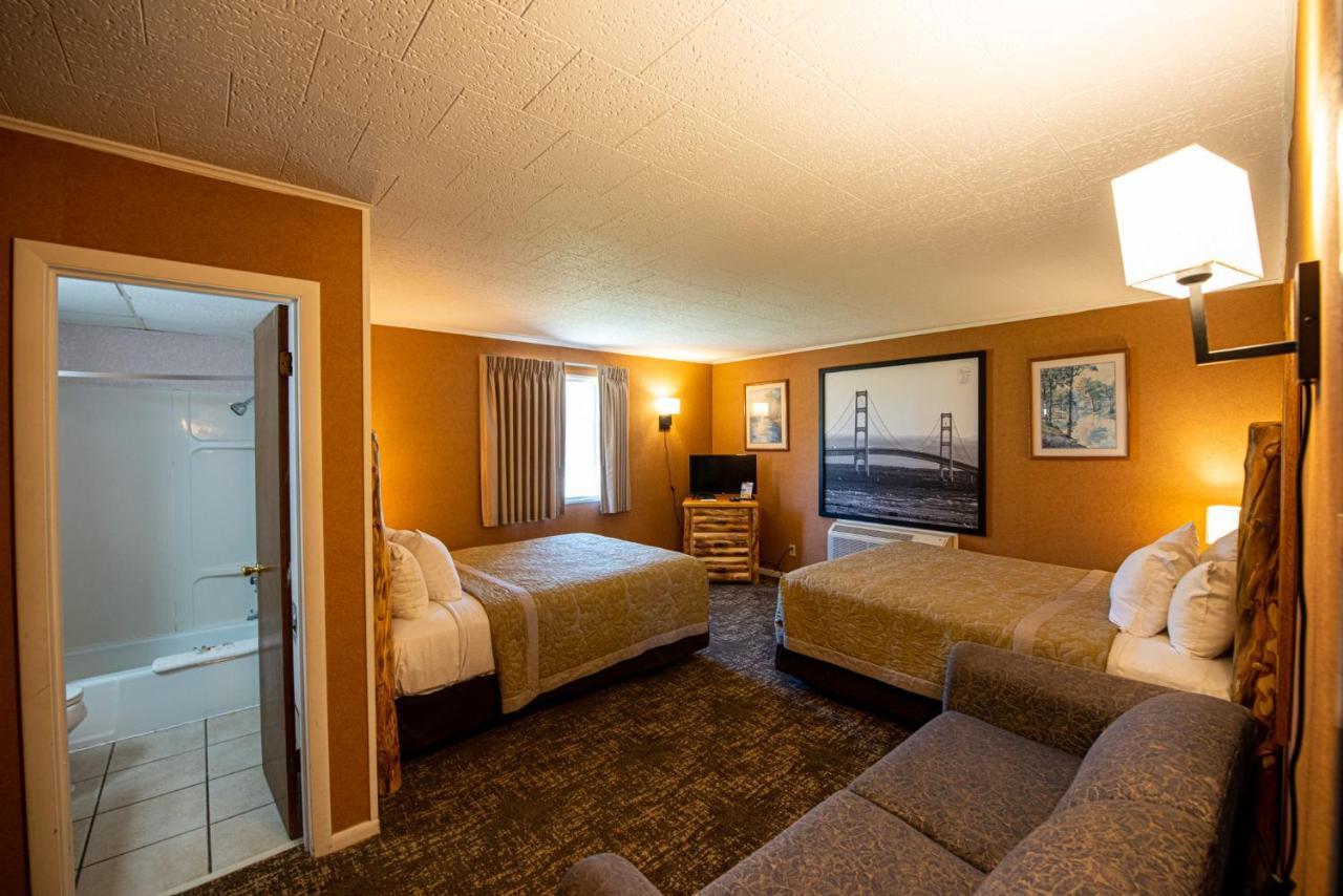 Super 8 By Wyndham Bridgeview Of Маккино Сити Экстерьер фото